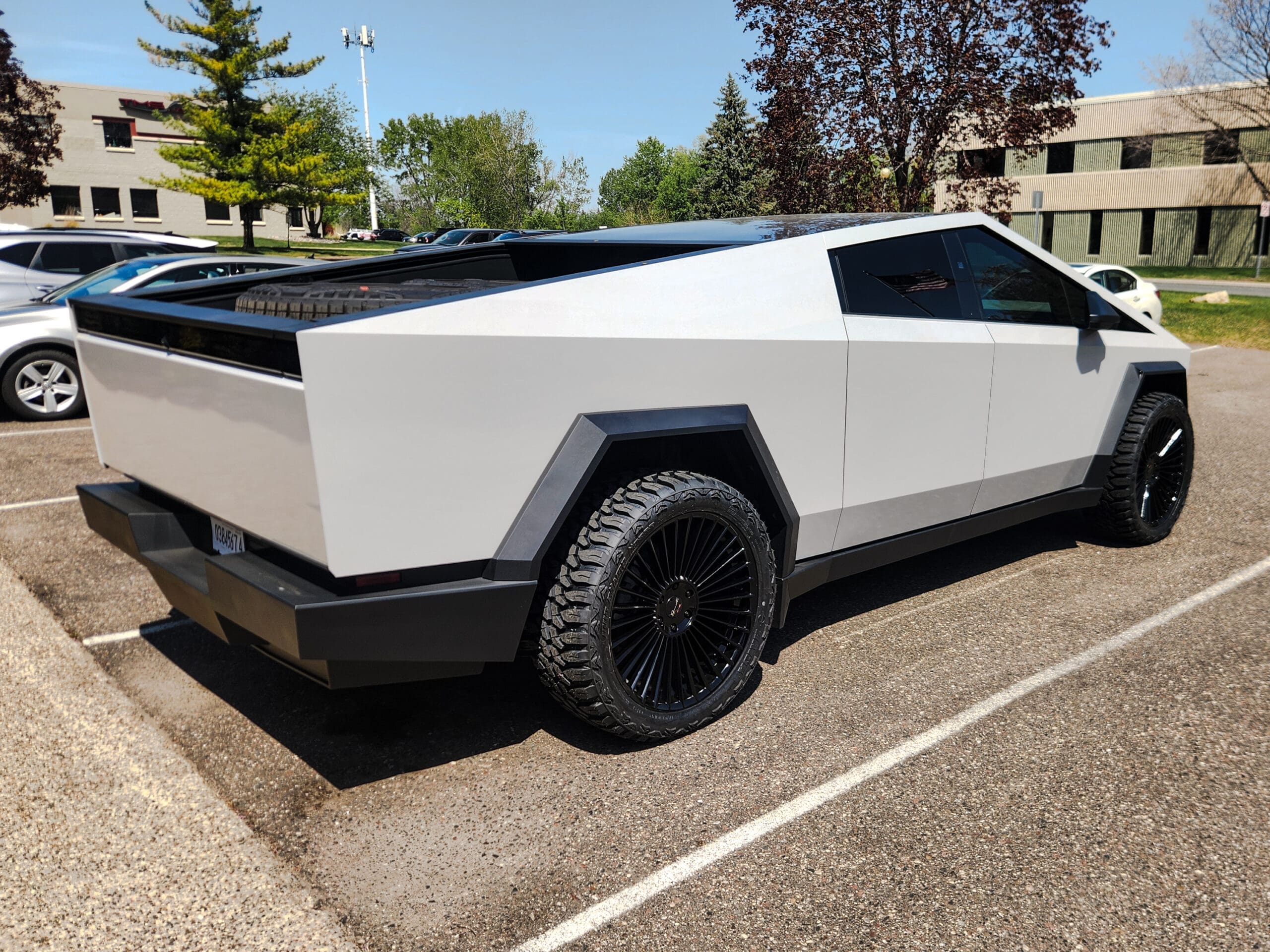 Cybertruck - White - 24 Giovanna Cabos 2