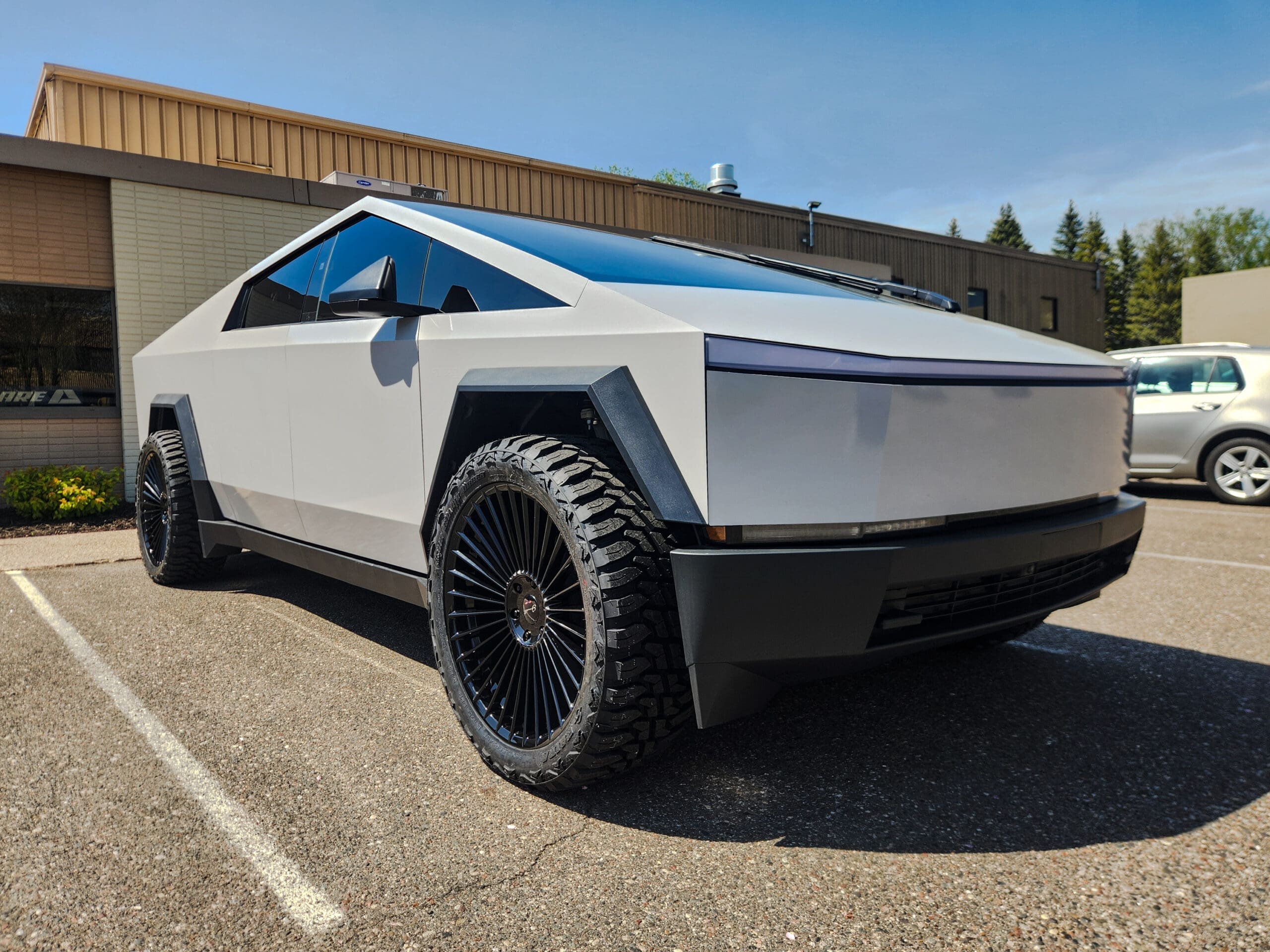 Cybertruck - White - 24 Giovanna Cabos 5